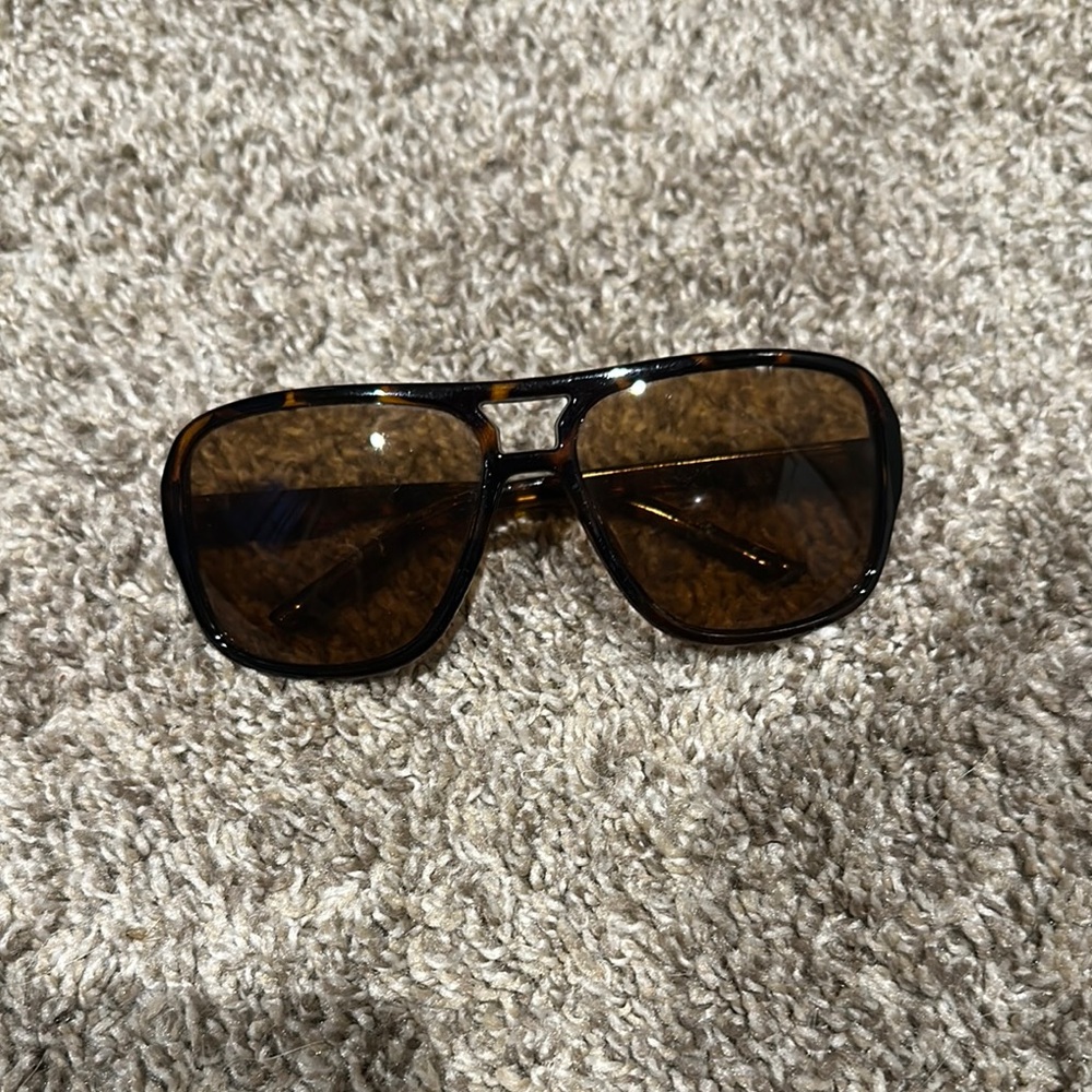 Stylish Tortoise Shell Sunglasses